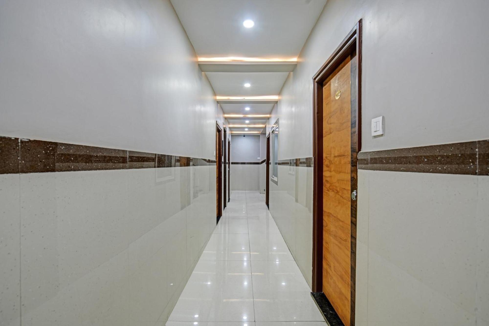 Hotel O Blue Wings 印多尔 外观 照片