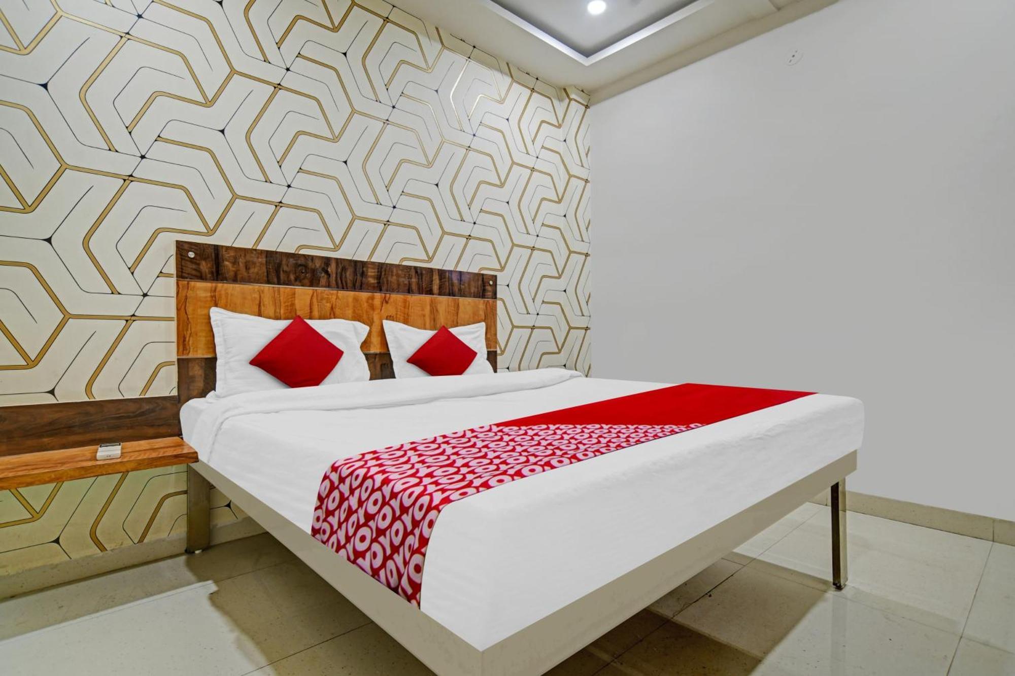 Hotel O Blue Wings 印多尔 外观 照片